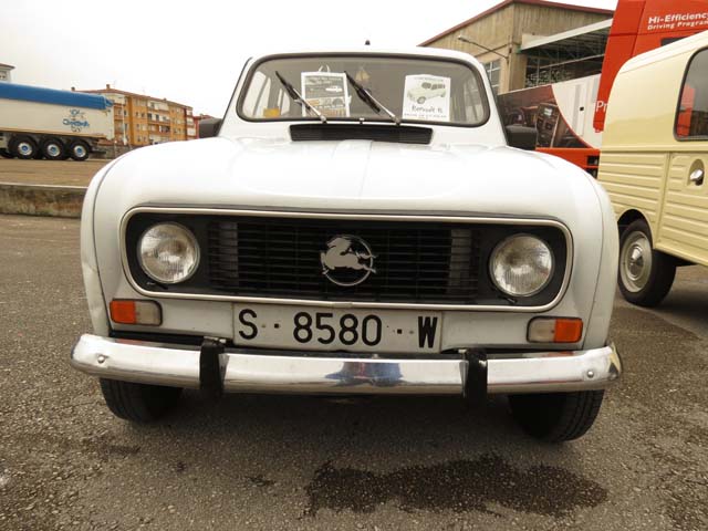 Pues no le queda del todo mal el caballo alado al veterano 4L... ¿verdad?